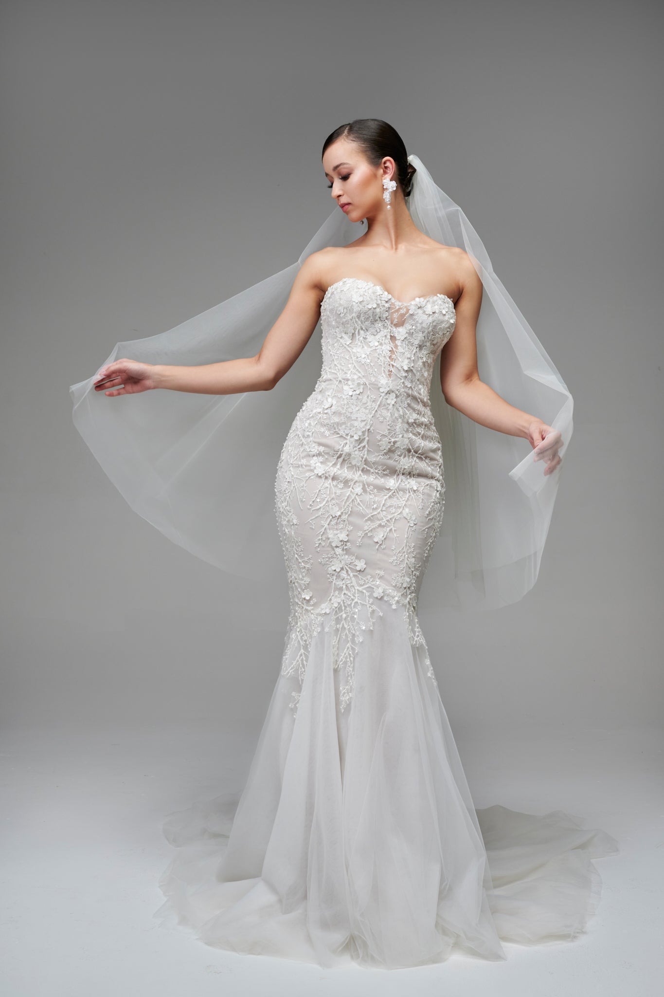 strapless fitted wedding dress and tulle veil