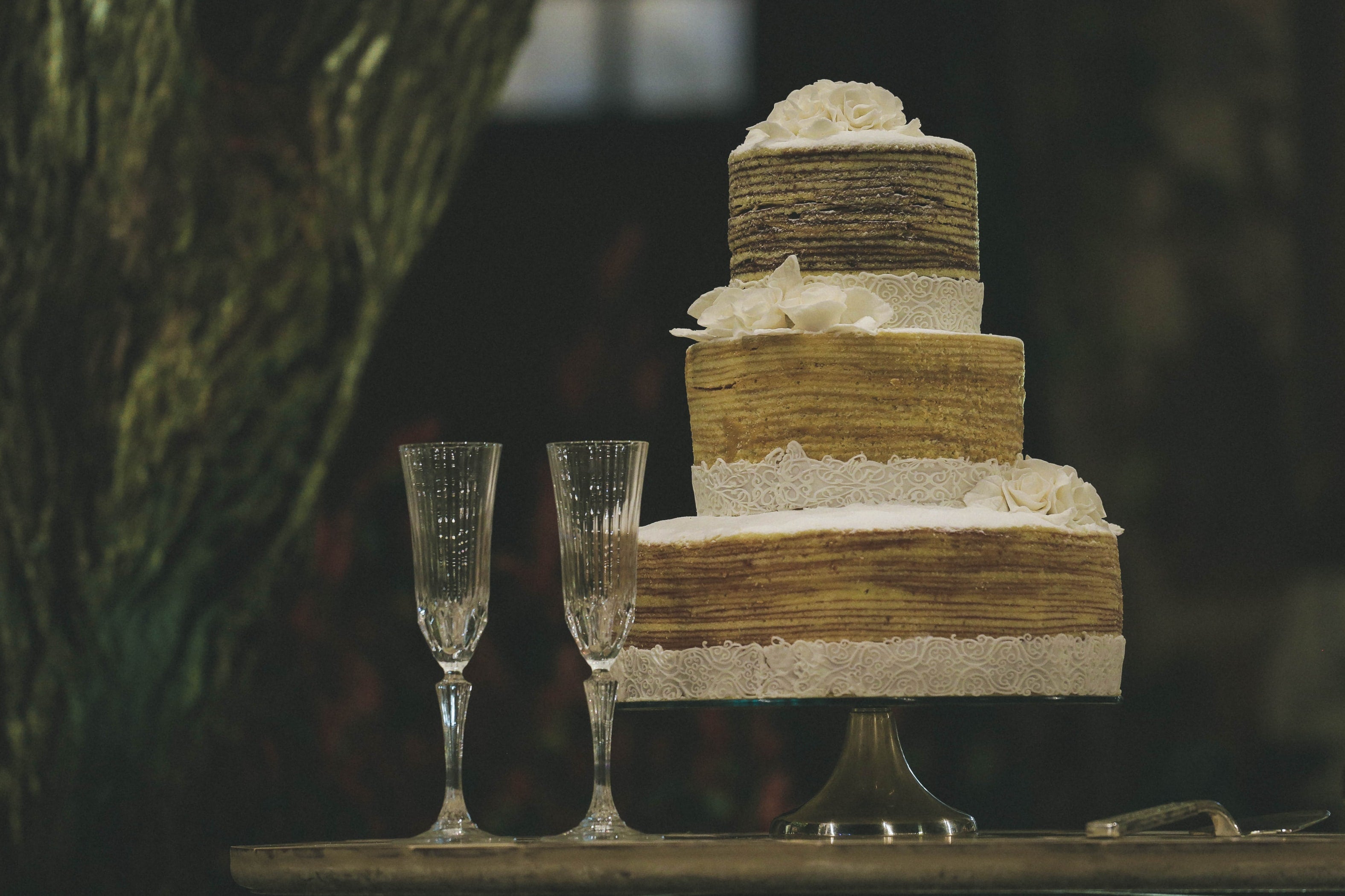 wedding cake with two champagne glasses at wedding venue