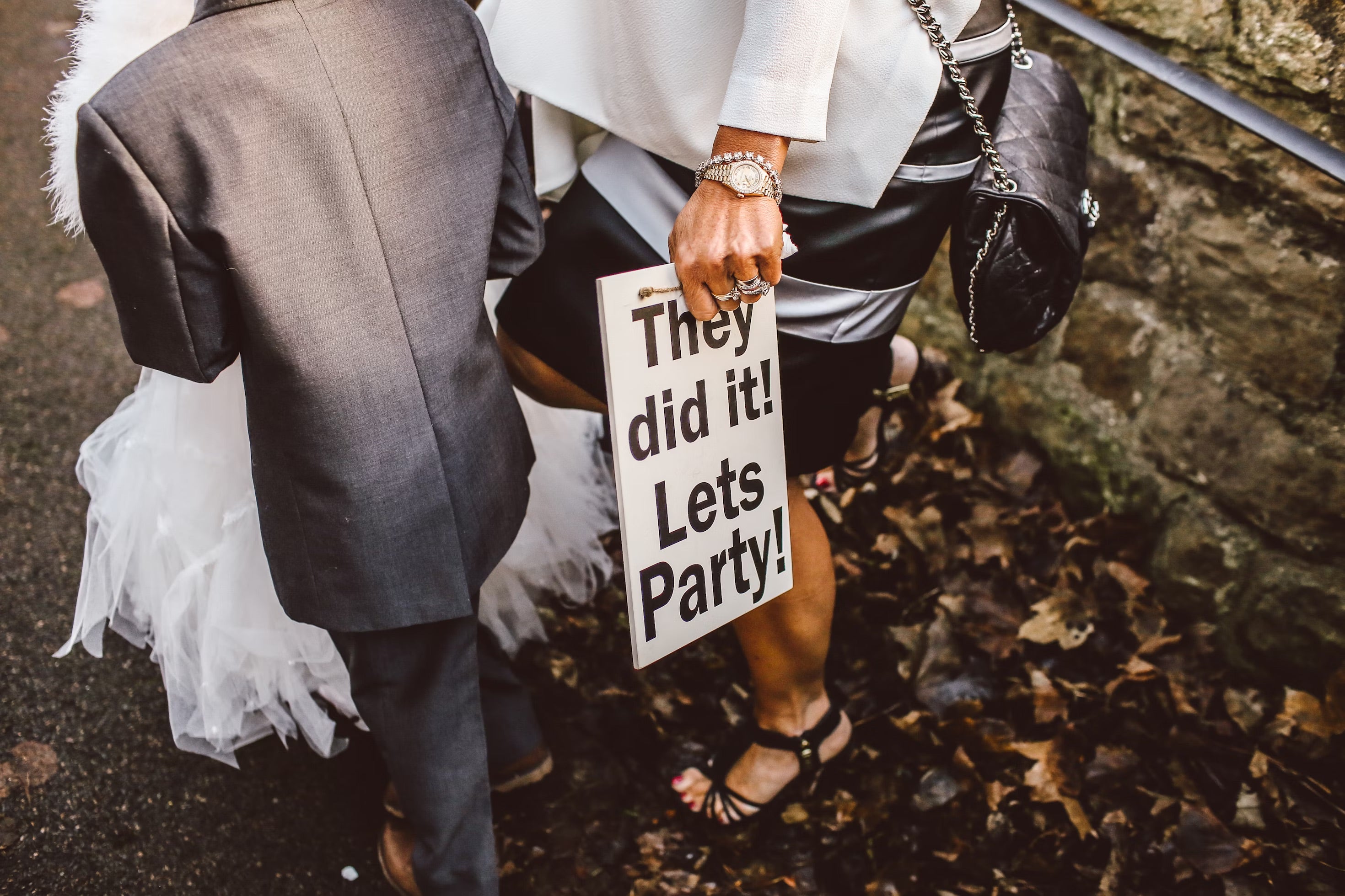 wedding guests leaving wedding