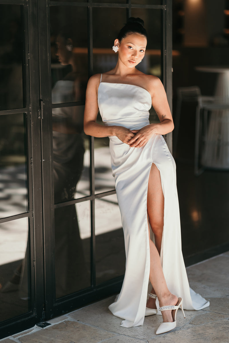 bridesmaid wearing gown with single shoulder strap and thigh split