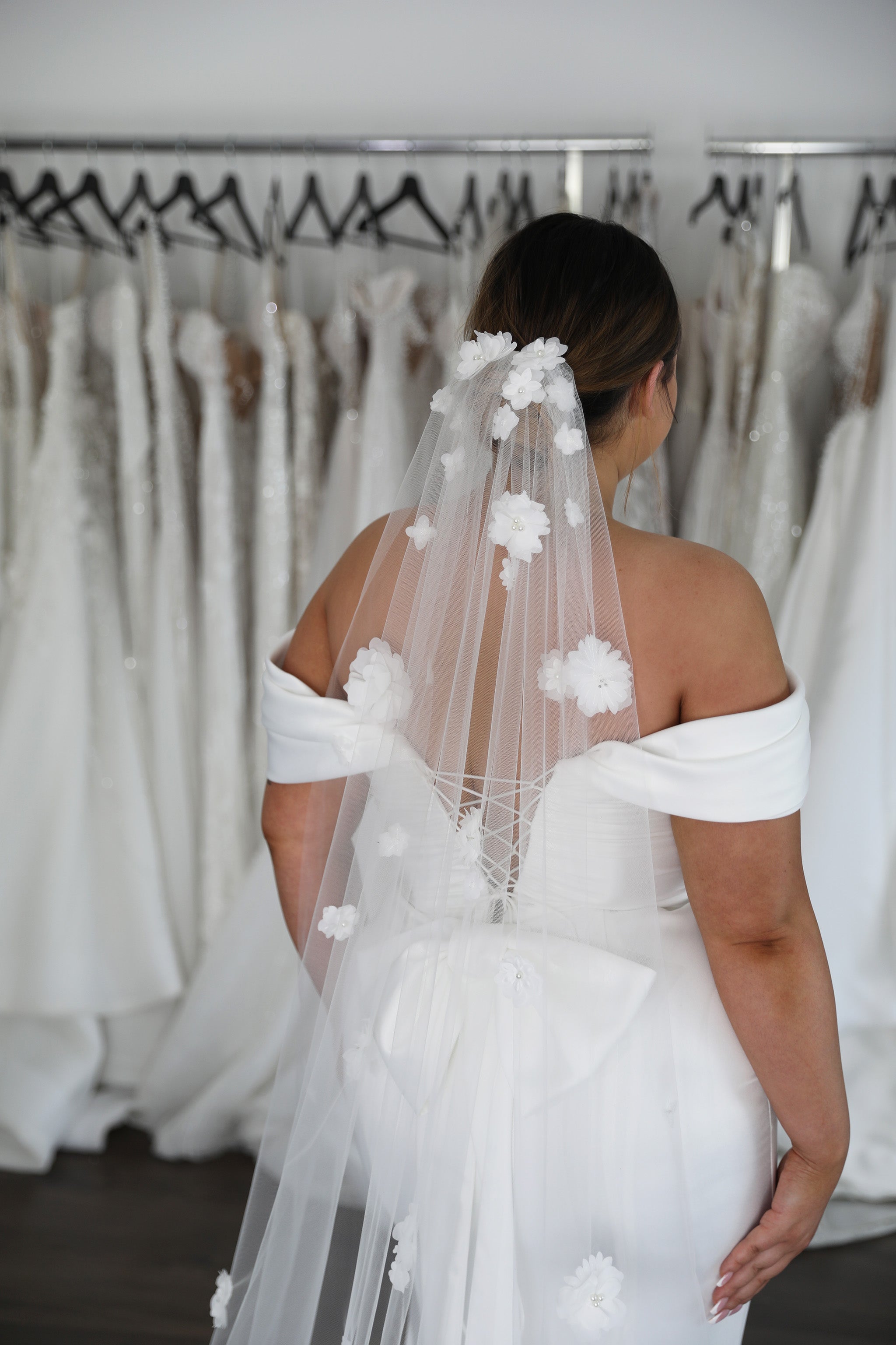 floral embellished veil with delicate flower lace