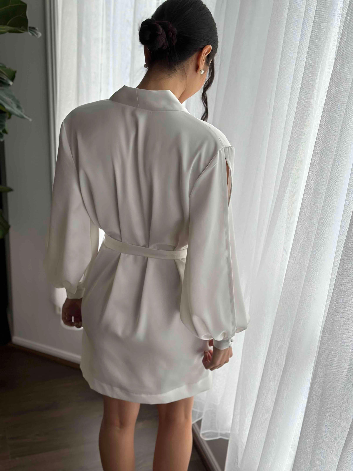 Short Type Robe Short Bridal Robe With Sleeves | Lauren Slit Sleeve Wedding Day Robe