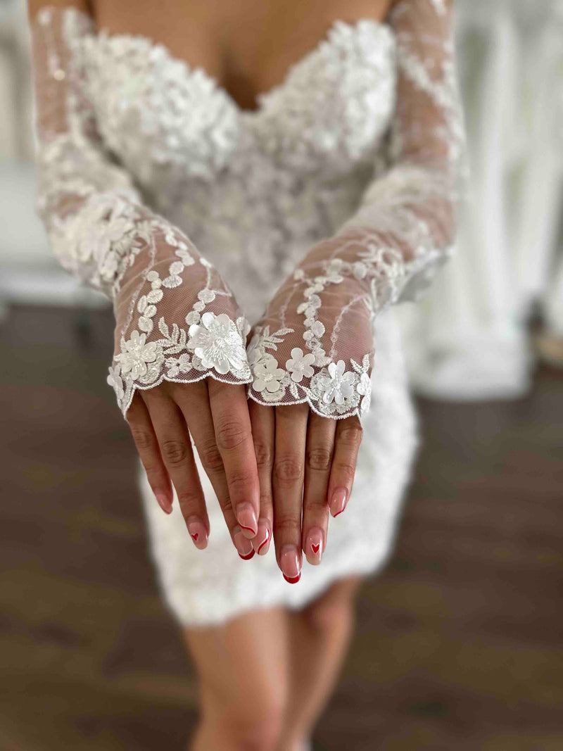 lace glove details