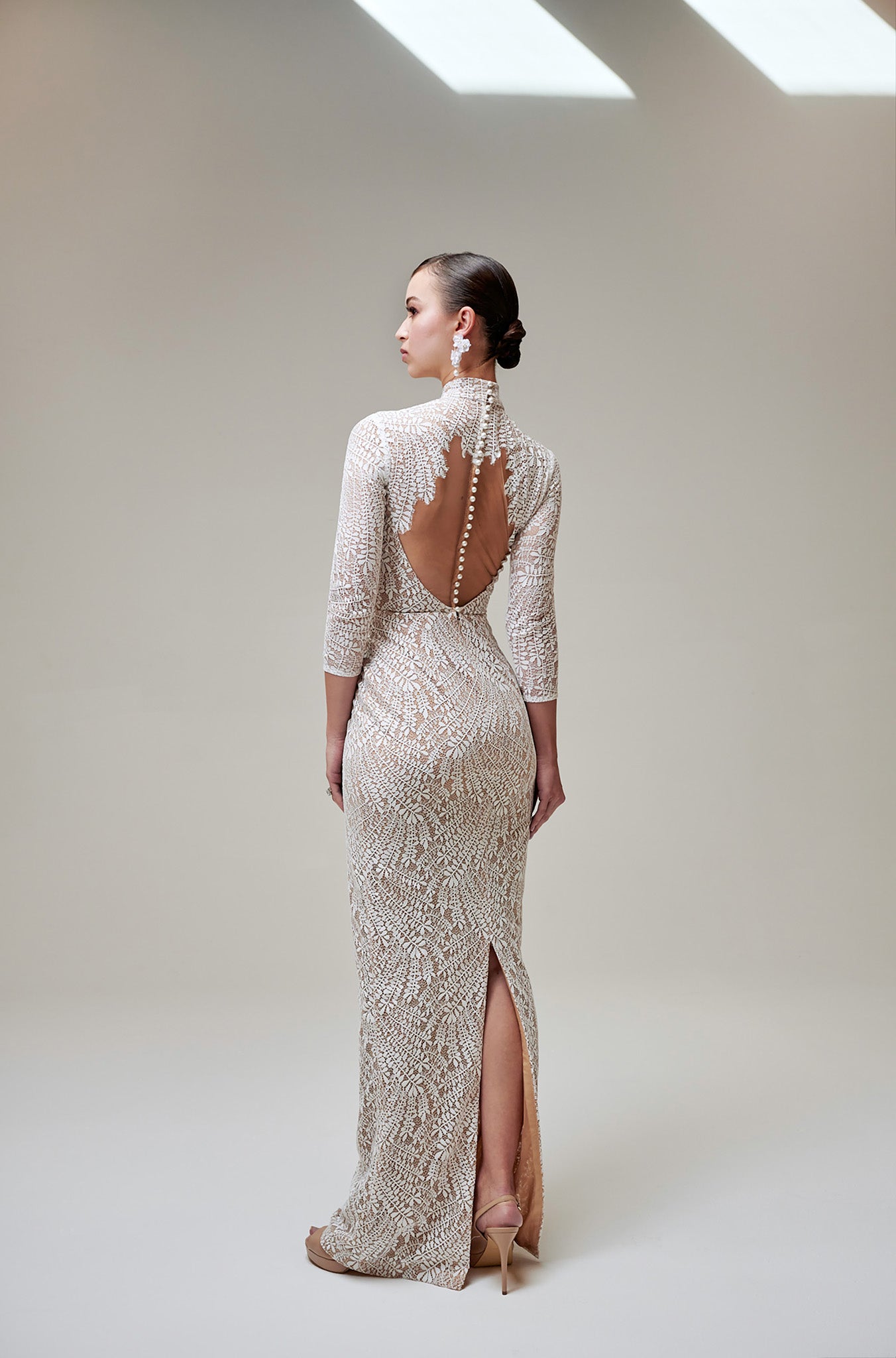 leaf lace fitted wedding dress with back illusion cut out
