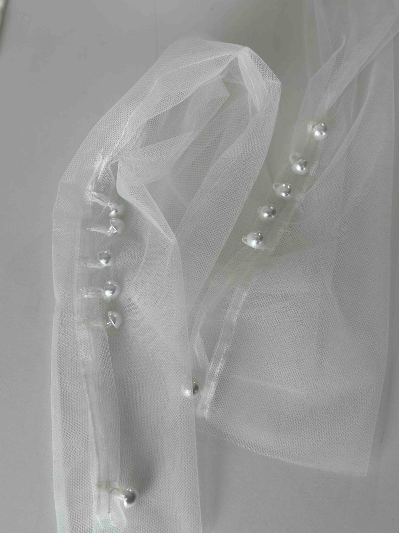 tulle gloves with pearl buttons